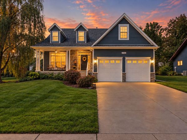 1776 Hollow View Drive , Bettendorf, IA 52722