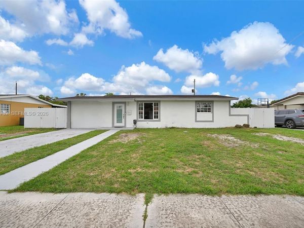 1271 W 79th St , Hialeah, FL 33014