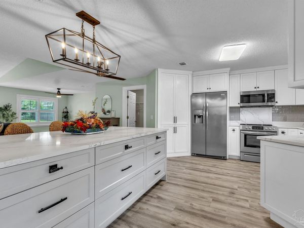 2516 Southern Oaks Dr, Cantonment, FL 32533