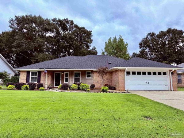 2516 Southern Oaks Dr, Cantonment, FL 32533