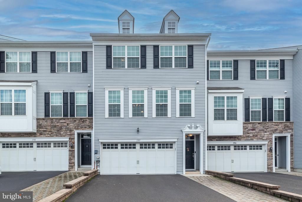 1787 HICKORY LANE, LANGHORNE, PA 19047