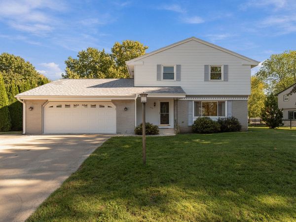 1115 Saratoga Pkwy, Oconomowoc, WI 53066