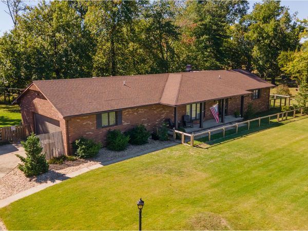 108 Oaklawn Circle, Energy, IL 62933