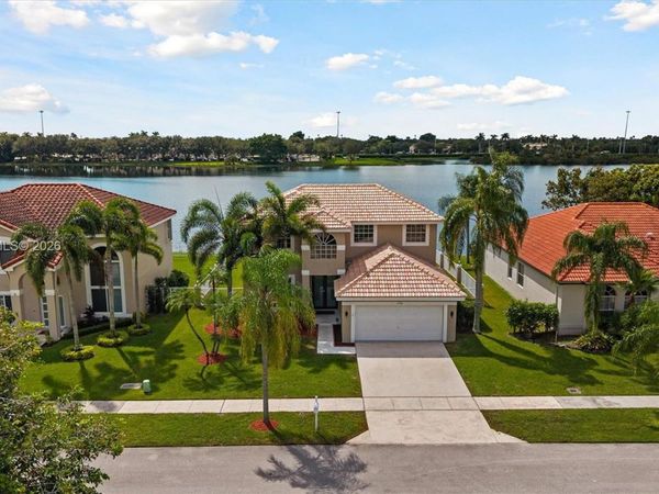 17426 NW 7th St , Pembroke Pines, FL 33029