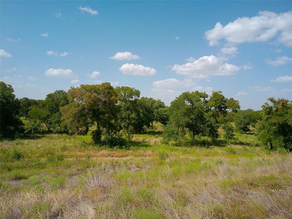 101 Scotty LN, Liberty Hill, TX 78642