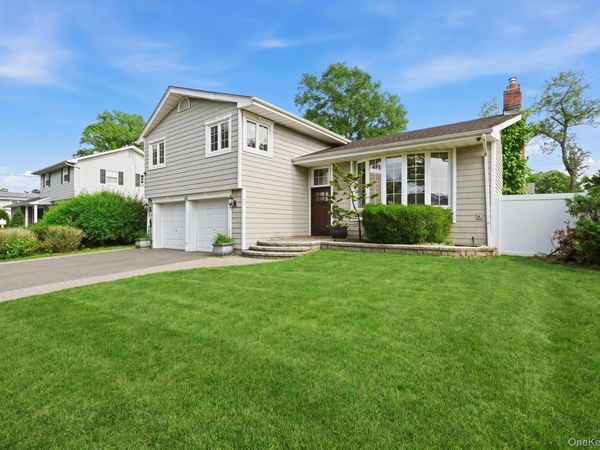 47 Orange Dr, Jericho, NY 11753