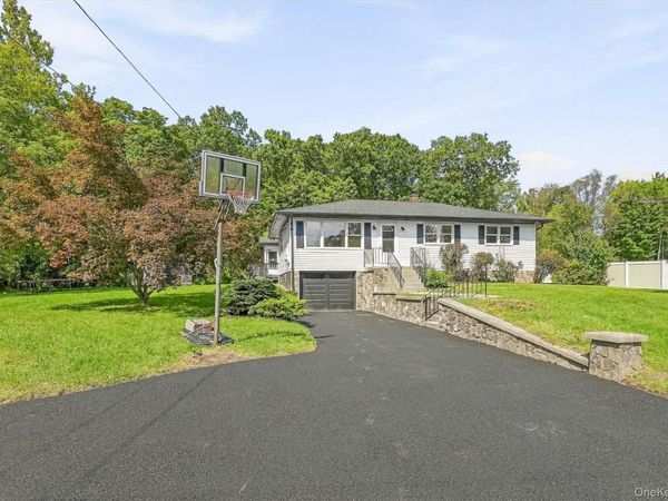6 Lannis Avenue , New Windsor, NY 12553