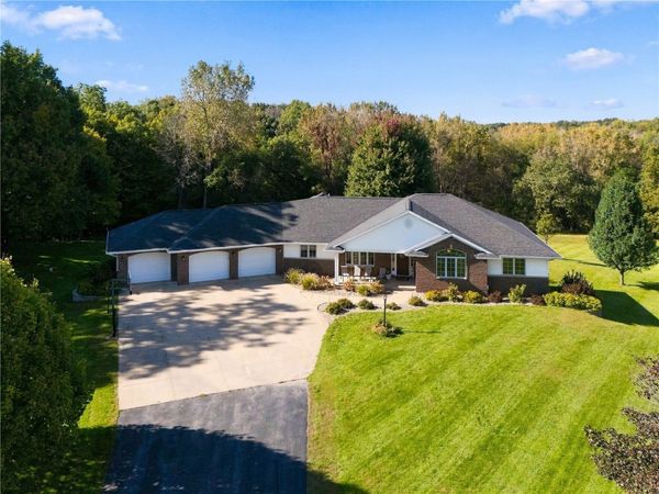 24594 110th Street , Anamosa, IA 52205