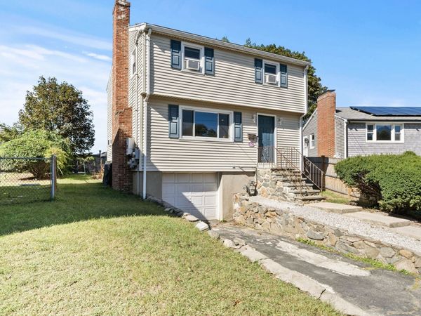18 Thompson Ln, Lynn, MA 01904