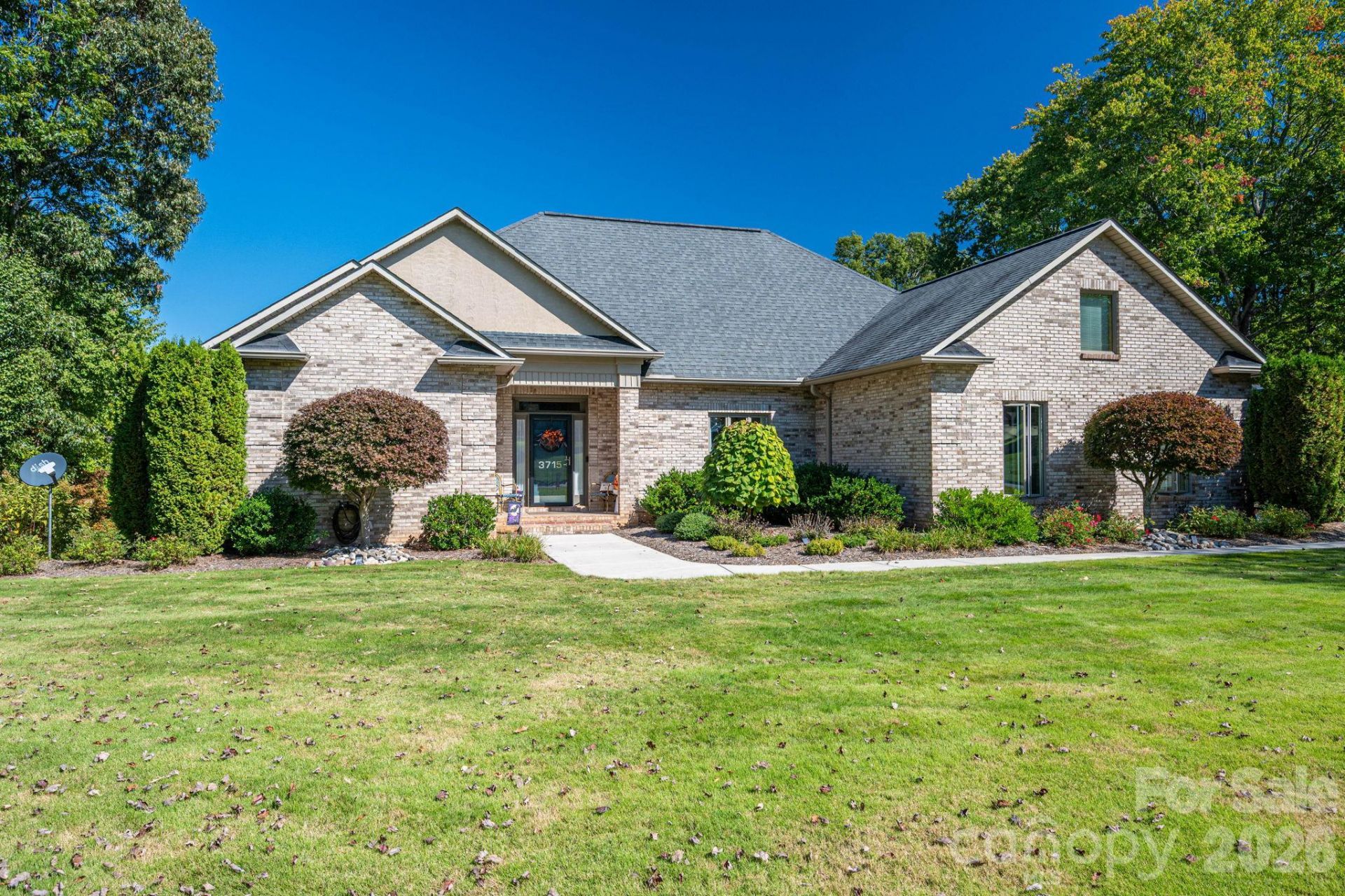 3715 Foxboro Lane Ne, Hickory, NC 28601 Main Photo
