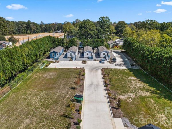 81 Yuken Place , Hendersonville, NC 28792