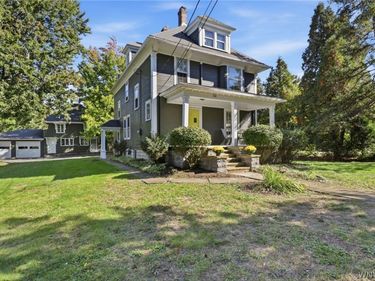 94 S Forest Road, Buffalo, NY 14221