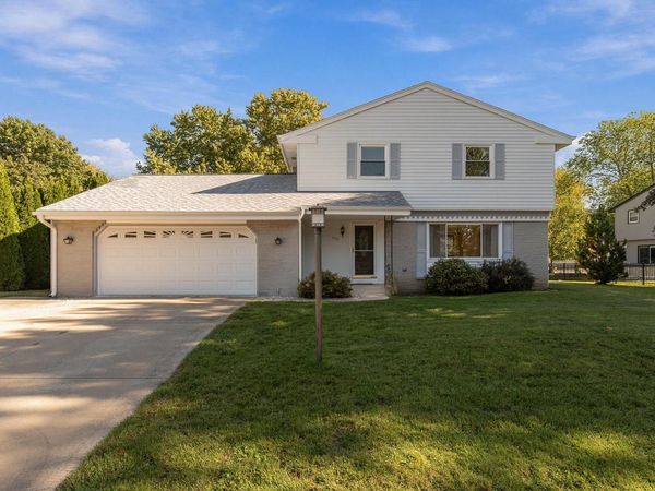 1115 Saratoga PARKWAY, Oconomowoc, WI 53066