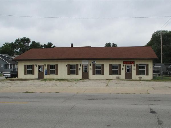 300 N Wood River Avenue , Wood River, IL 62095