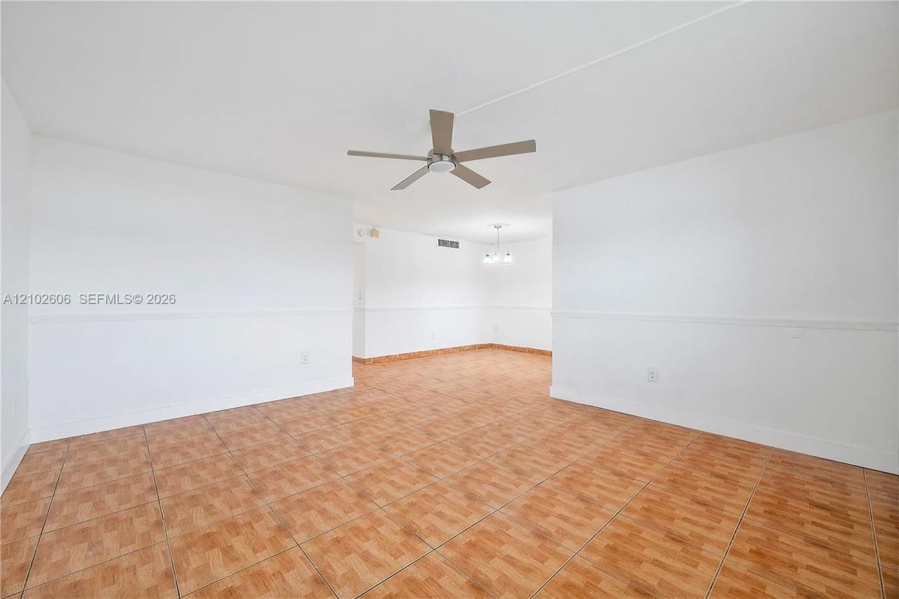 65 NE 202nd Ter, Unit Q27, Miami Gardens, FL 33179 Photo