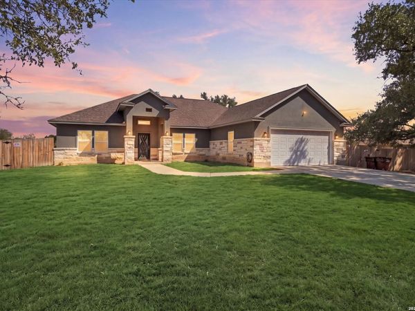 39 Eaglerock, Poteet, TX 78065