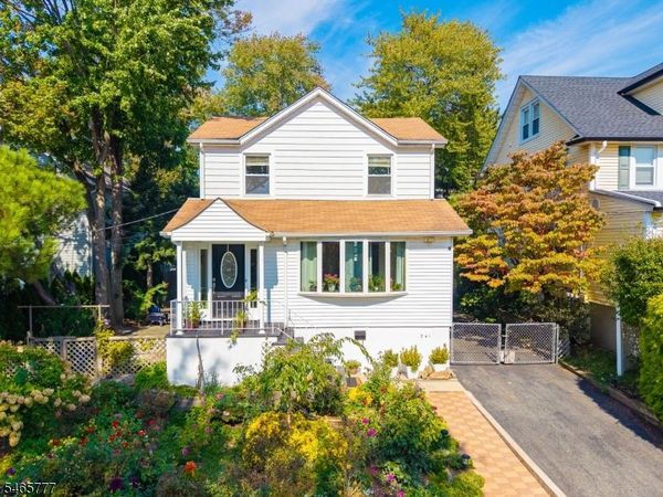 241 Roosevelt St, Teaneck, NJ 07666