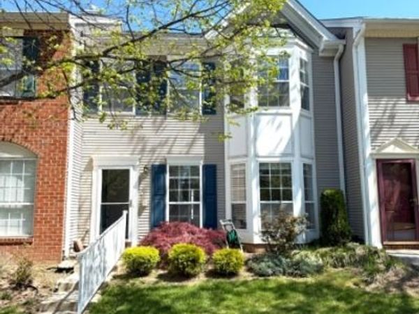 111 Columbus Dr, Franklin, NJ 08823