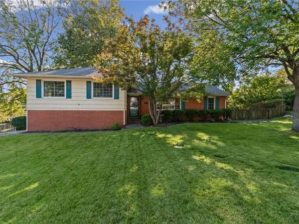 1913 E 29th Avenue, North Kansas City, MO 64116