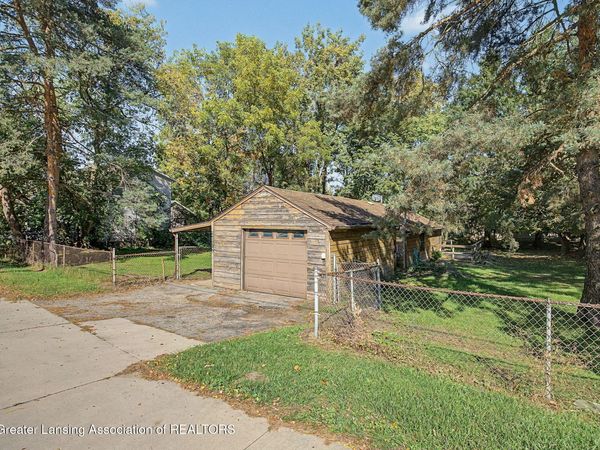3072 E Lake Lansing Road, East Lansing, MI 48823