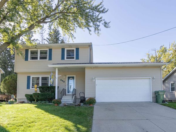 243 Meadowbrook Lane, Waterloo, IA 50701