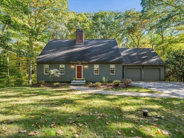 33 Ledgewood Road, Bedford, NH 03110