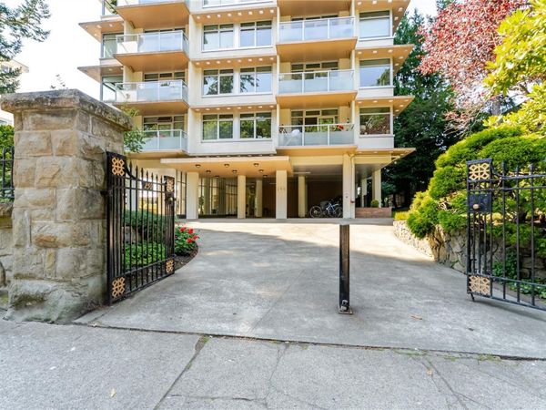 250 Douglas St, Unit #101, Victoria, BC V8V 2P4