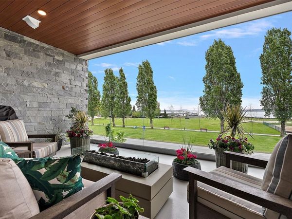 9570 Fifth St , Unit #203, Sidney, BC V8L 2W5
