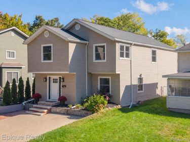 72 N North Shore Drive, Lake Orion Village, Mi 48362