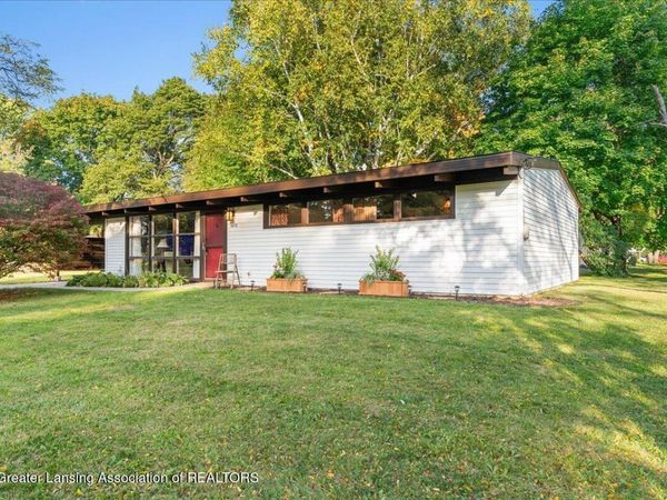 5670 Buckingham Road, Haslett, MI 48840