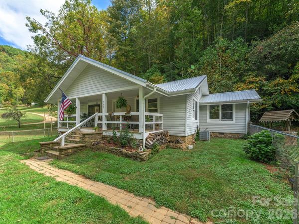 589 Little East Fork Road , Canton, NC 28716
