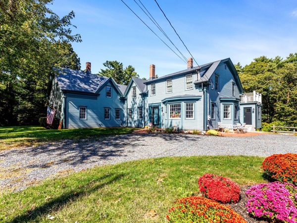 18 Lakeview St, Carver, MA 02330