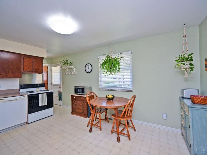 11481 Whallon Court, Springdale, OH 45246 Photo 9