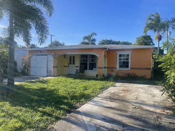 201 NW 52nd Street, Oakland Park, FL 33309