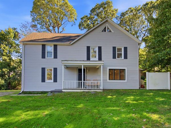24 Flagpole Lane , East Setauket, NY 11733