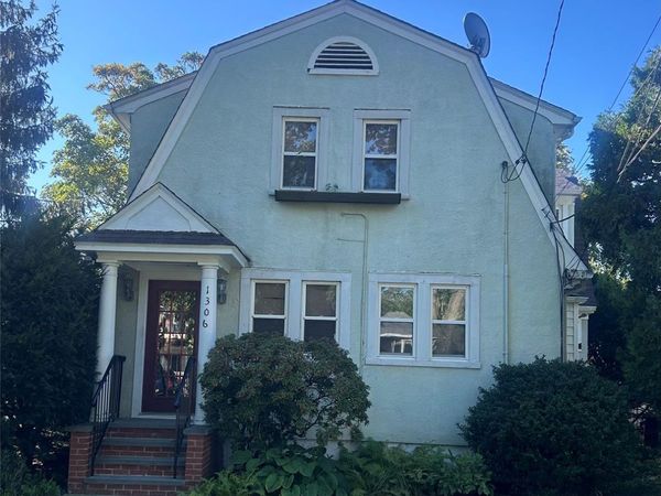 1306 Potter Boulevard , Bay Shore, NY 11706