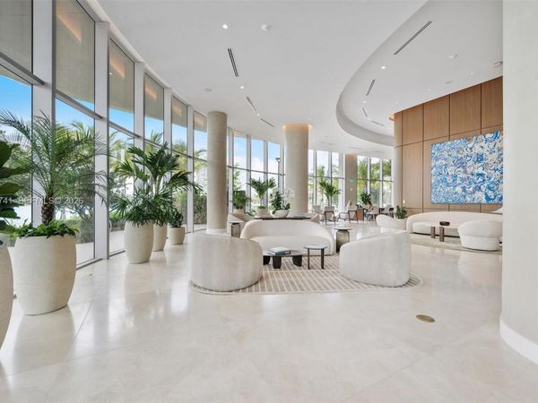 2411 Laguna Circle , Unit 2211, Miami, FL 33180