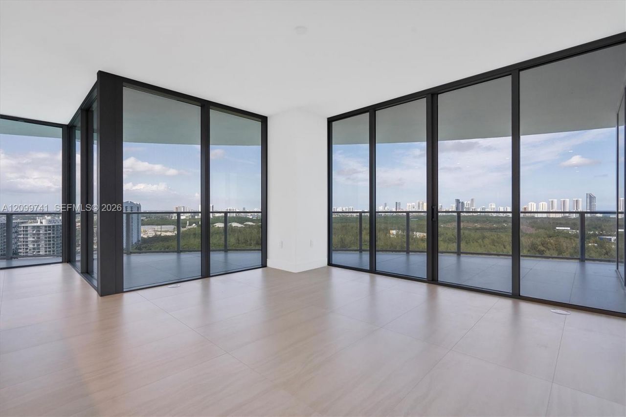 2411 Laguna Circle, Unit 2211, Miami, FL 33180 Photo