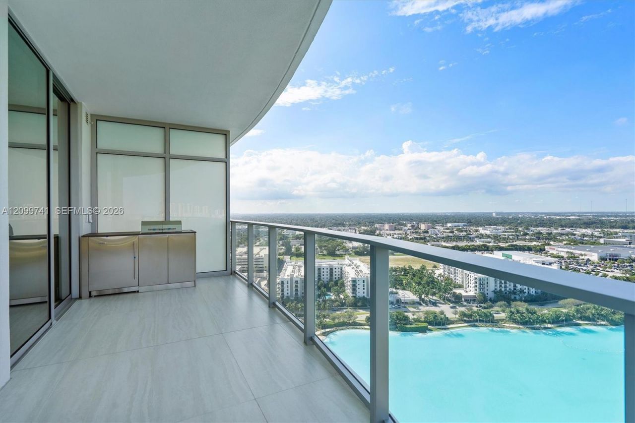 2411 Laguna Circle, Unit 2211, Miami, FL 33180 Photo