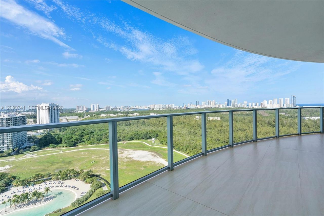 2411 Laguna Circle, Unit 2211, Miami, FL 33180 Photo