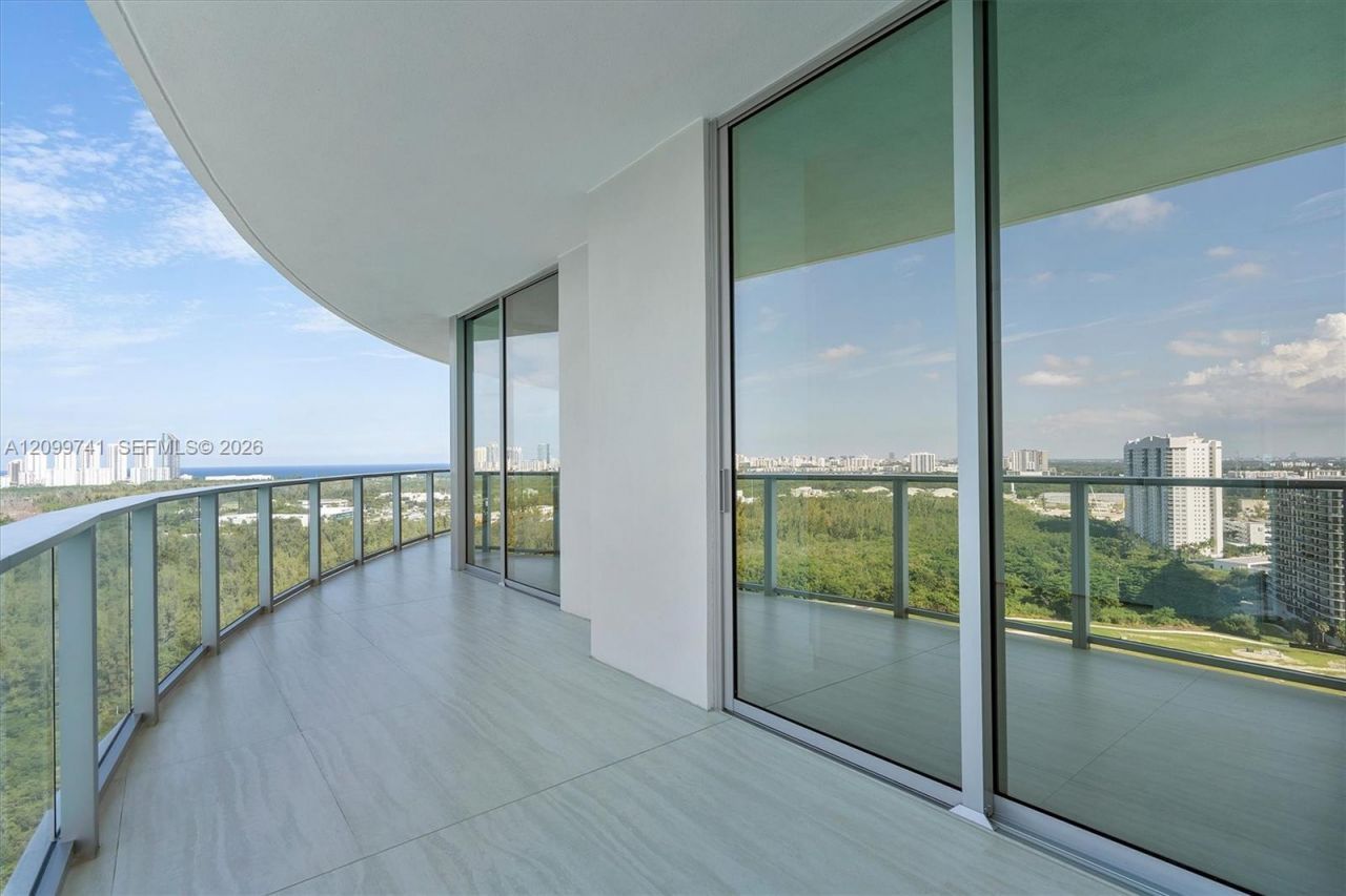 2411 Laguna Circle, Unit 2211, Miami, FL 33180 Photo