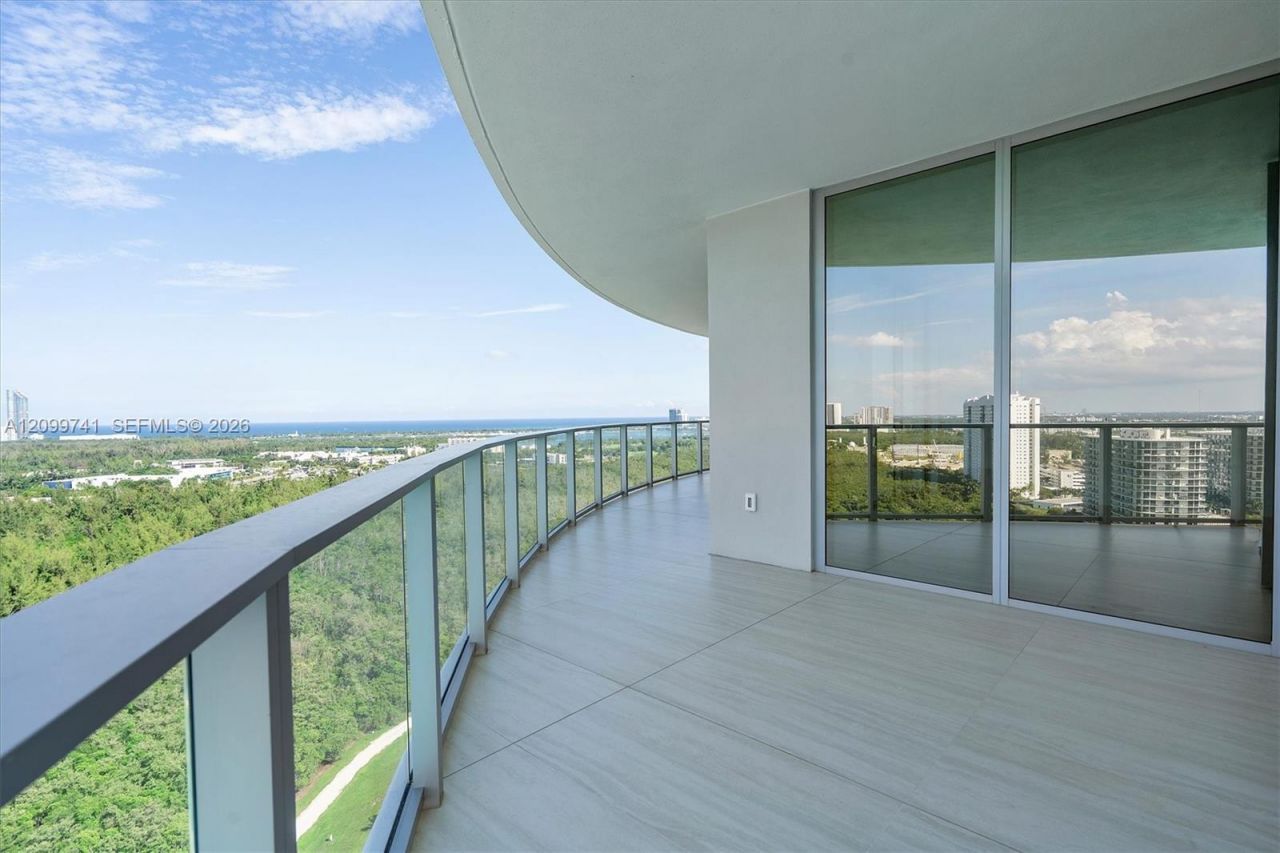 2411 Laguna Circle, Unit 2211, Miami, FL 33180 Photo