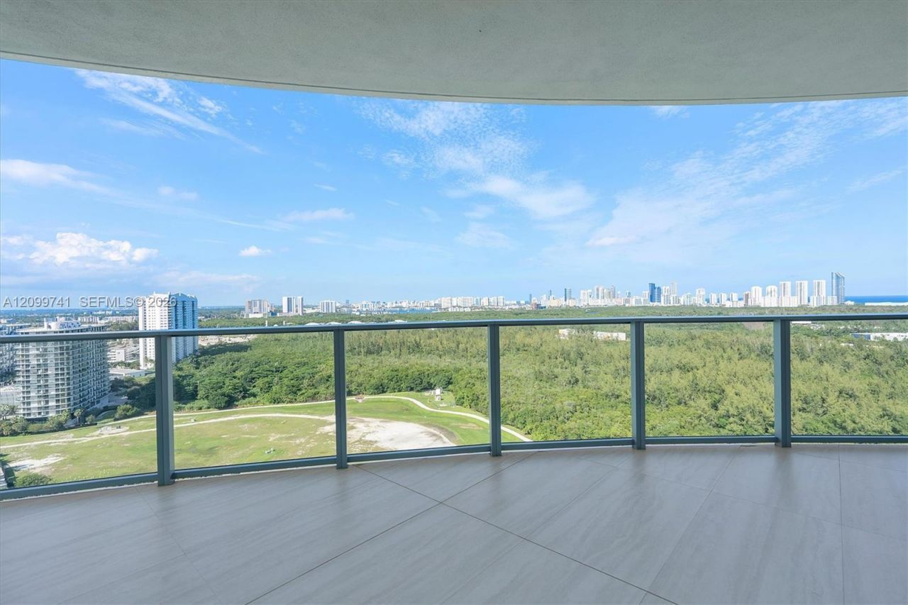 2411 Laguna Circle, Unit 2211, Miami, FL 33180 Photo
