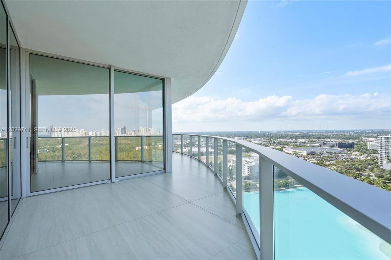 2411 Laguna Circle, Unit 2211, Miami, FL 33180 Photo