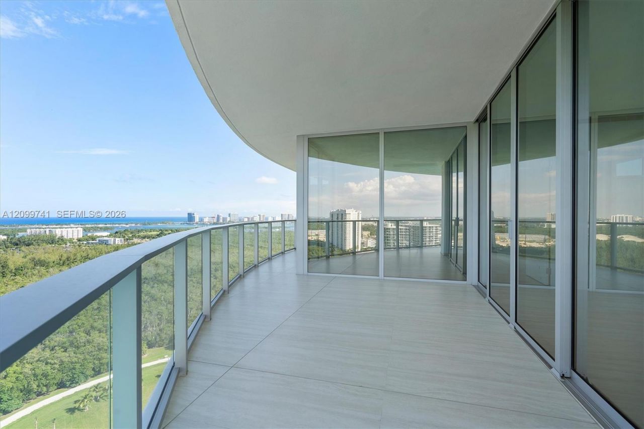 2411 Laguna Circle, Unit 2211, Miami, FL 33180 Photo