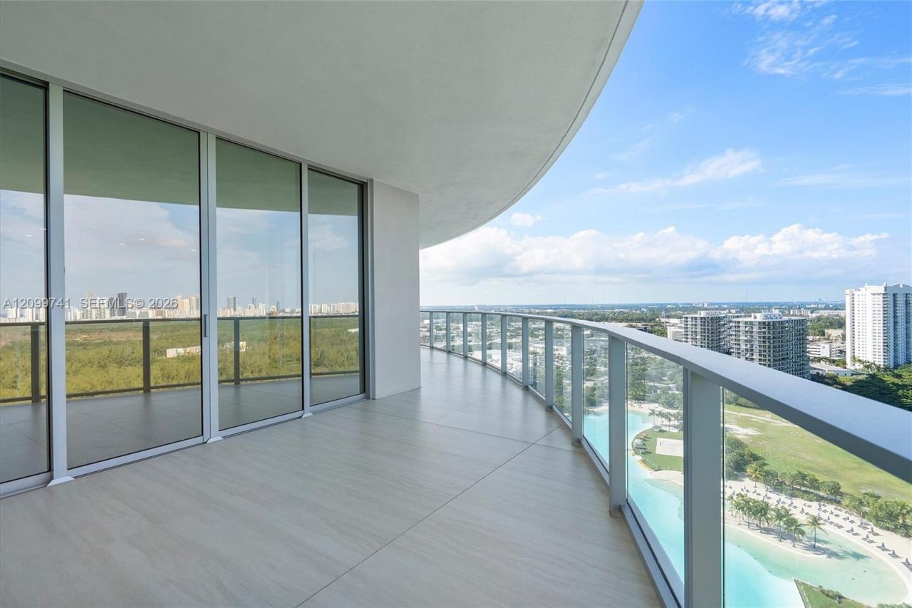 2411 Laguna Circle, Unit 2211, Miami, FL 33180 Photo