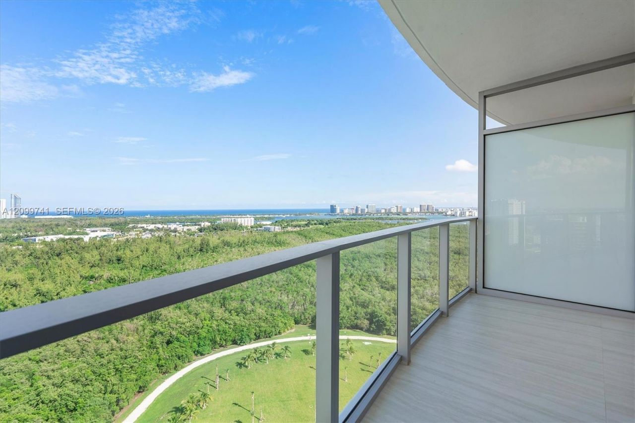 2411 Laguna Circle, Unit 2211, Miami, FL 33180 Photo