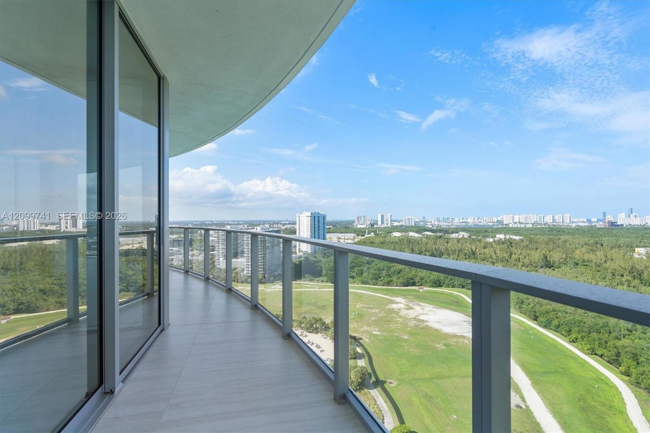 2411 Laguna Circle, Unit 2211, Miami, FL 33180 Photo