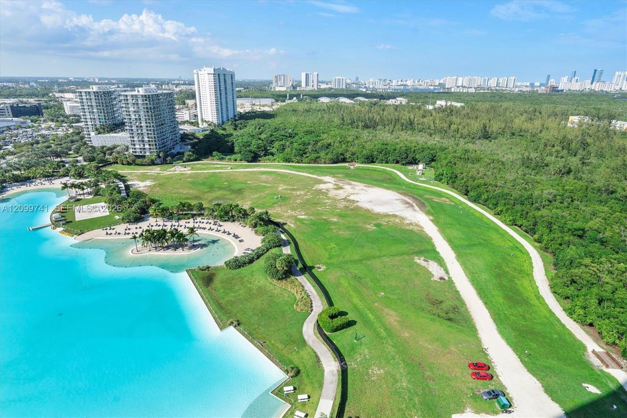 2411 Laguna Circle, Unit 2211, Miami, FL 33180 Photo