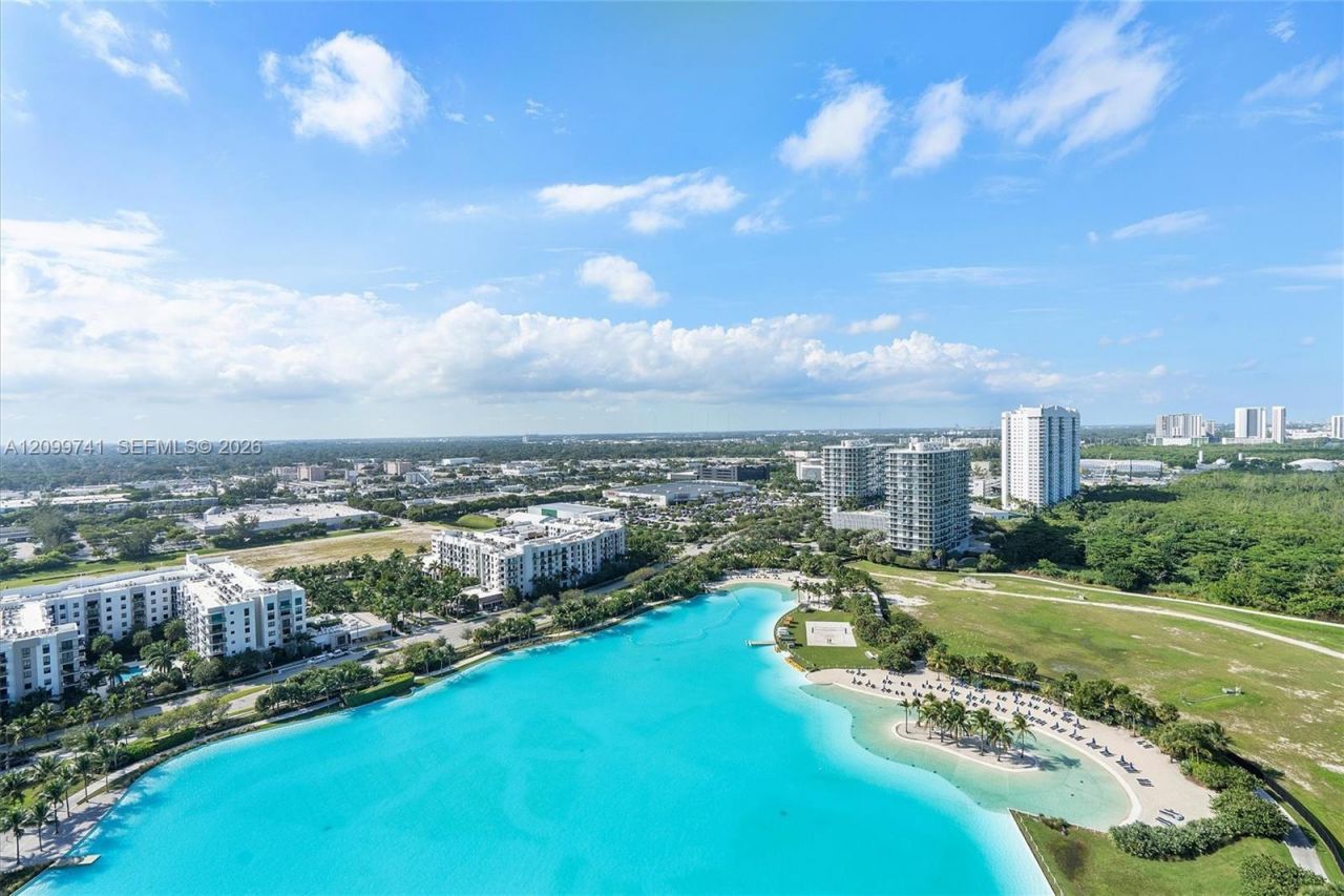 2411 Laguna Circle, Unit 2211, Miami, FL 33180 Photo